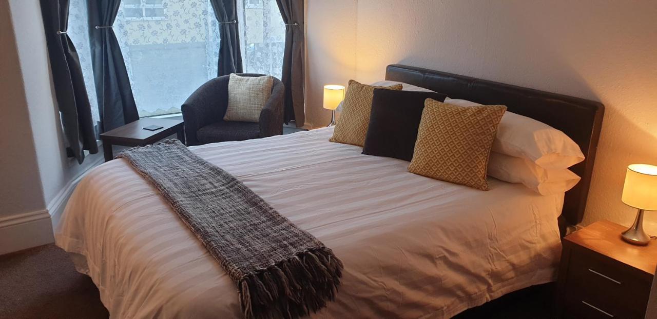 Lockinbar Holiday Apartments Tenby Extérieur photo
