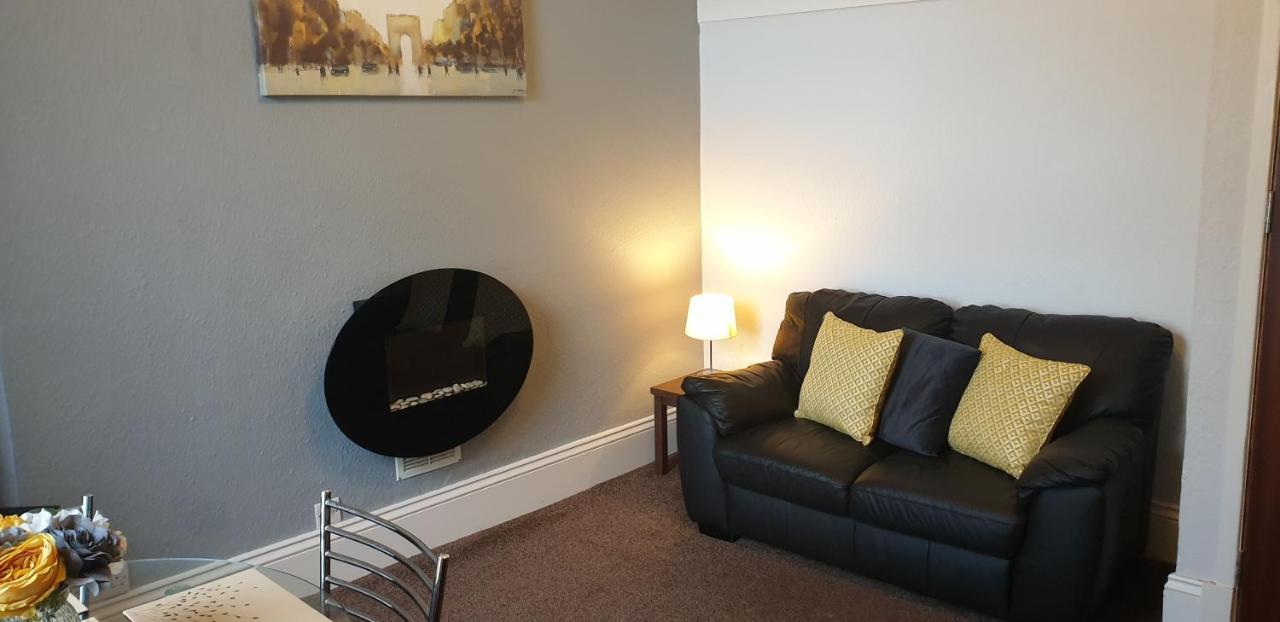 Lockinbar Holiday Apartments Tenby Extérieur photo