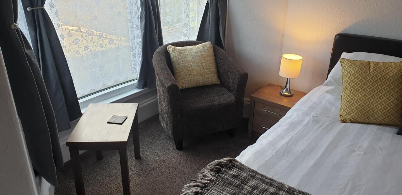 Lockinbar Holiday Apartments Tenby Extérieur photo