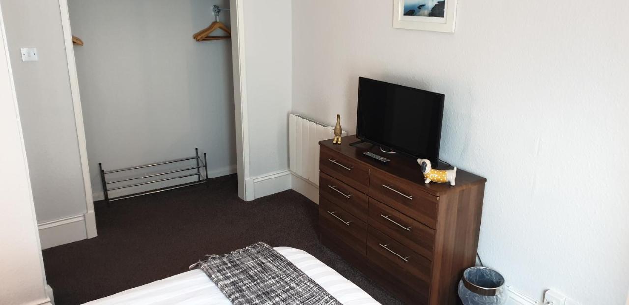 Lockinbar Holiday Apartments Tenby Extérieur photo