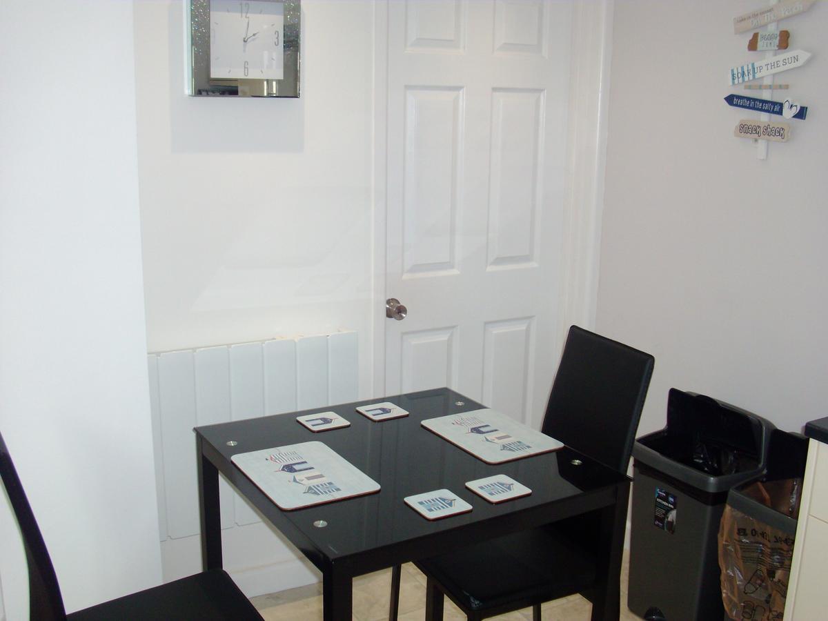 Lockinbar Holiday Apartments Tenby Extérieur photo
